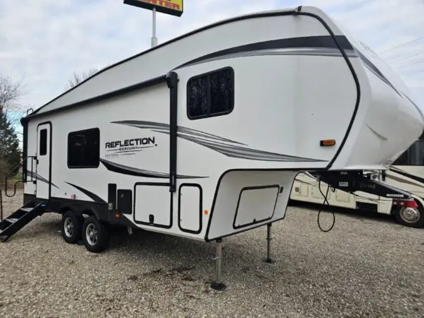 Used 2025 Grand Design Reflection 22RK -$32,000