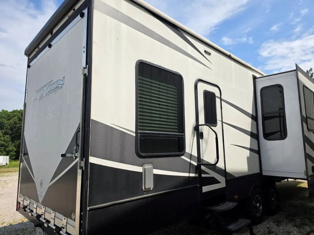 Used 2021 Fuzion Impact 367 - $55,000 - Image 3