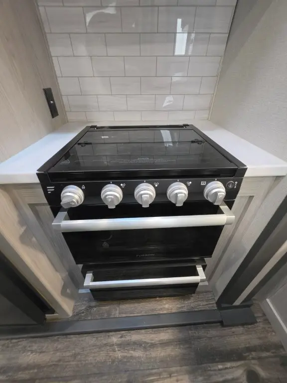 Used 2021 Fuzion Impact 367 - $55,000 - Image 15
